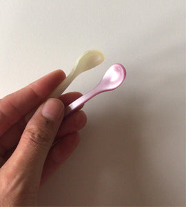 Tiny measuring spoon